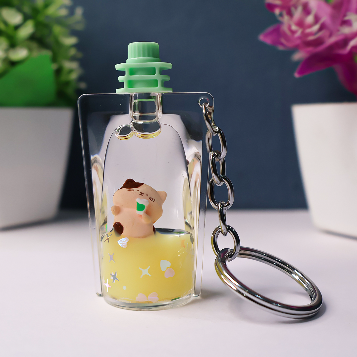 Floating cat keychain 